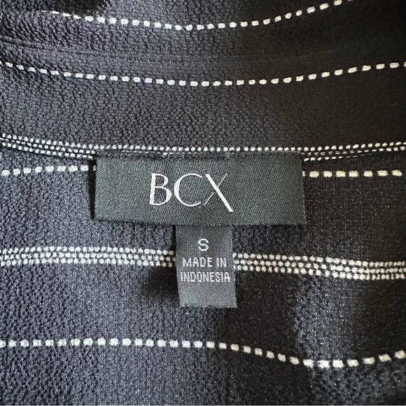 NWT - Black and White Blouse - Picture 3 of 4